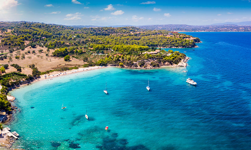 Πόρτο Χέλι: 7 παραλίες που πρέπει να επισκεφθείτε με το yacht σας αυτό το καλοκαίρι
